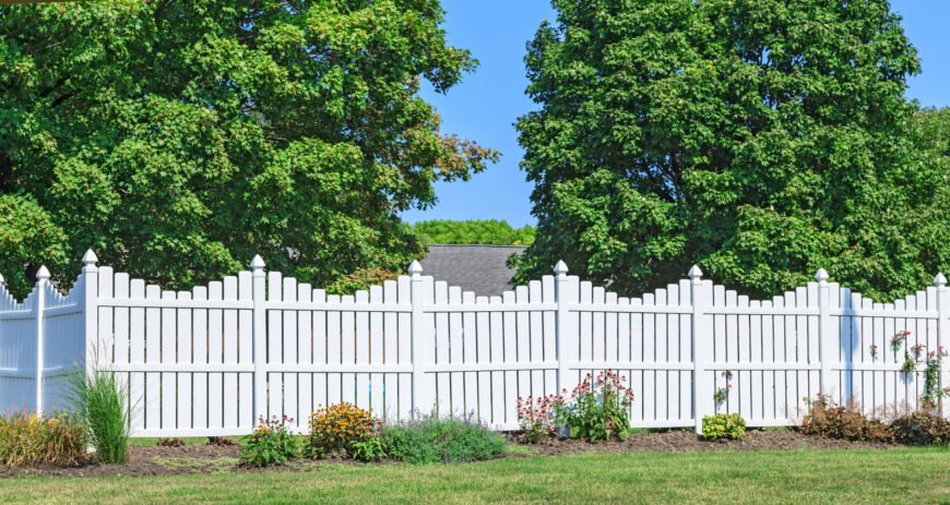 Vinyl Omheining, Vinyl Omheining Ideeën, AlexWaterandBouw Vinyl fencing, vinyl fencing ideas, vinyl garden fencing, vinyl patio fencing, durable garden fencing, Alexwaterandbouw