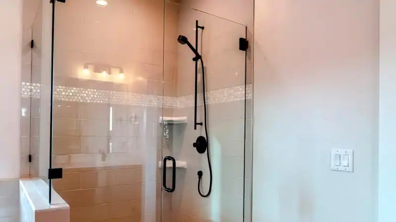 Douchekop met glijstang